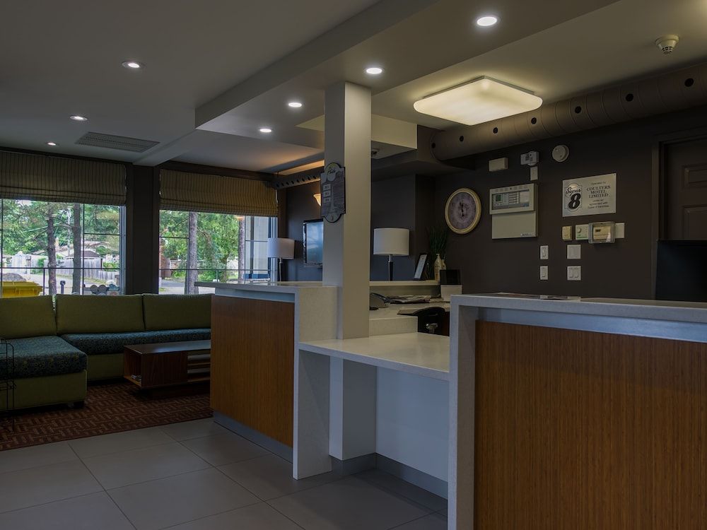 Super 8 by Wyndham Sault Ste Marie On 2