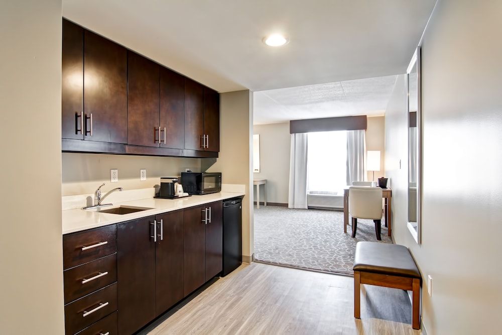 Holiday Inn Express & Suites Oshawa Downtown - Toronto Area by IHG 3