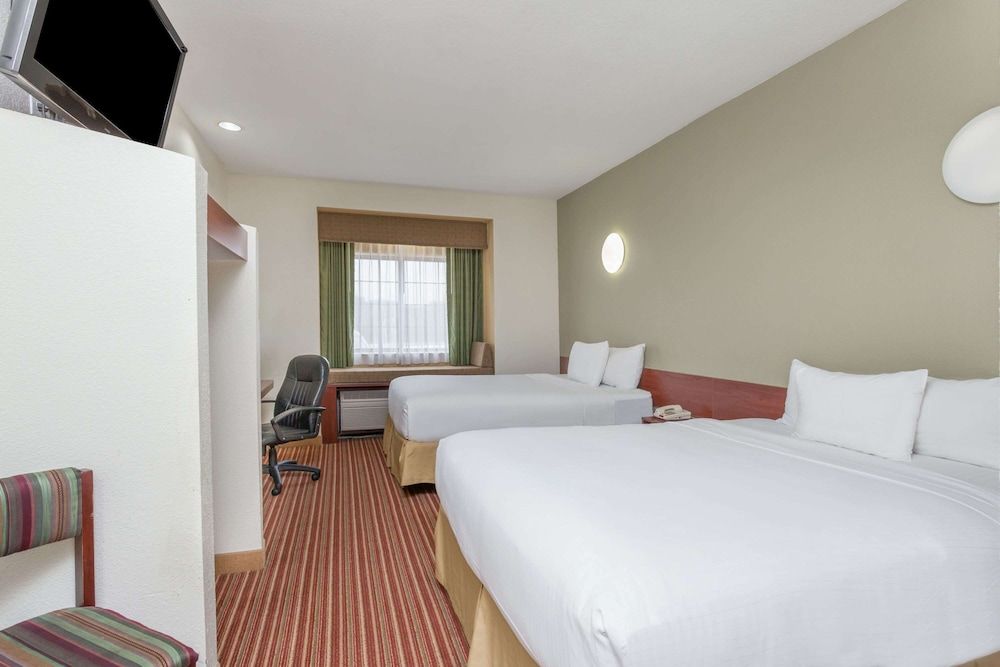 Days Inn by Wyndham near Kansas Speedway 3