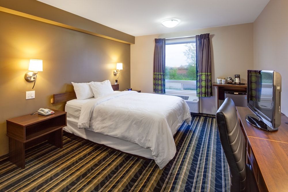 Super 8 by Wyndham Brandon MB 3