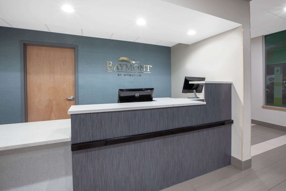Baymont Inn & Suites Grand Rapids Near Downtown 2