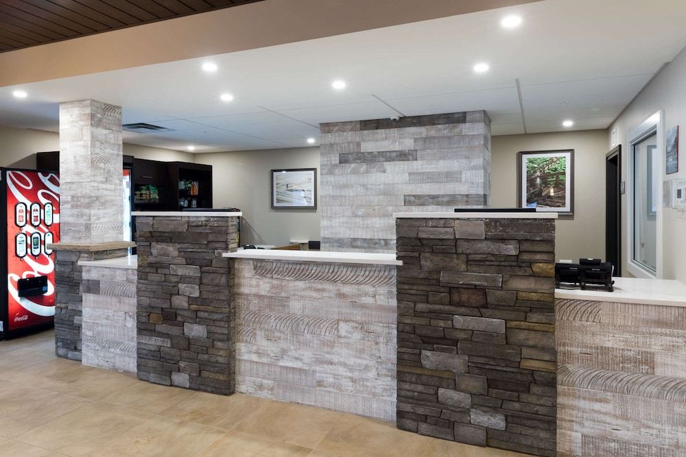 Ramada by Wyndham Revelstoke 2