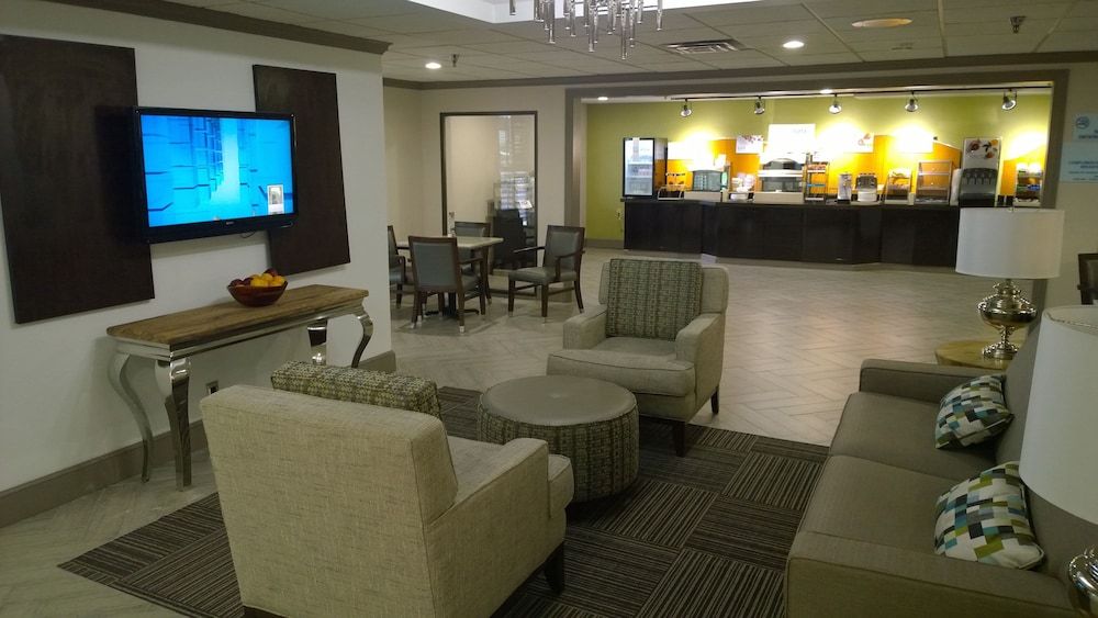Holiday Inn Express Fayetteville- Univ of AR Area by IHG 3