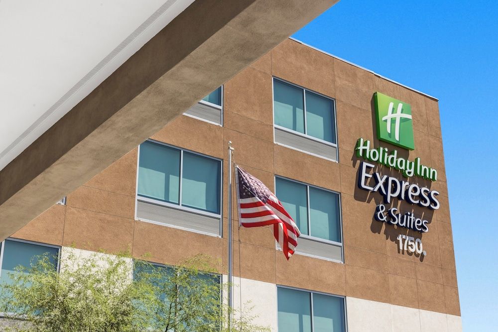 Holiday Inn Express & Suites Phoenix West Tolleson by IHG 2 estrellas en Phoenix