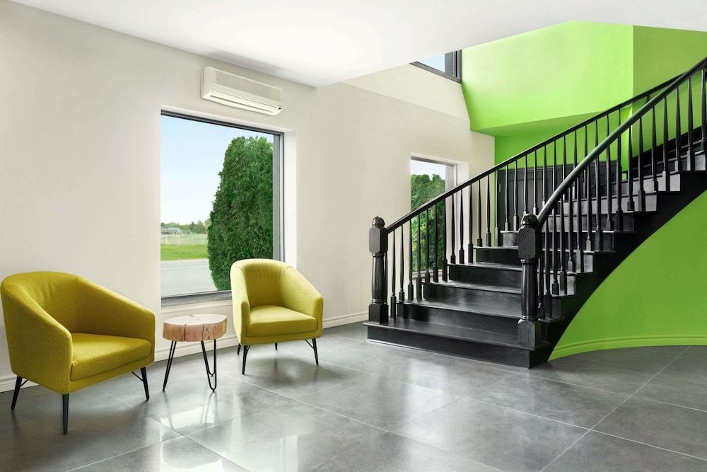 Travelodge by Wyndham Rigaud 2