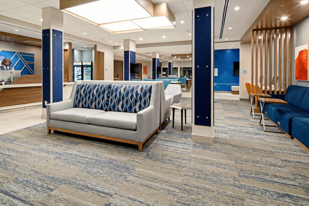 Holiday Inn Express & Sts Palm Desert - Millennium 3