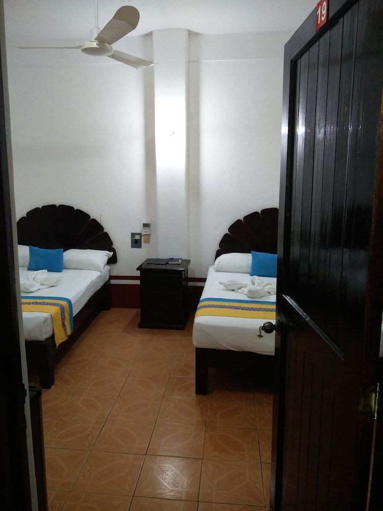 Hotel y Bungalows Acuario 3