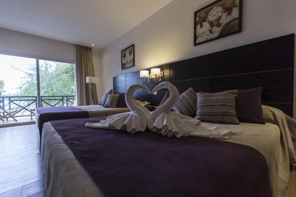 Howard Johnson by Wyndham San Pedro Resort & Marina 3