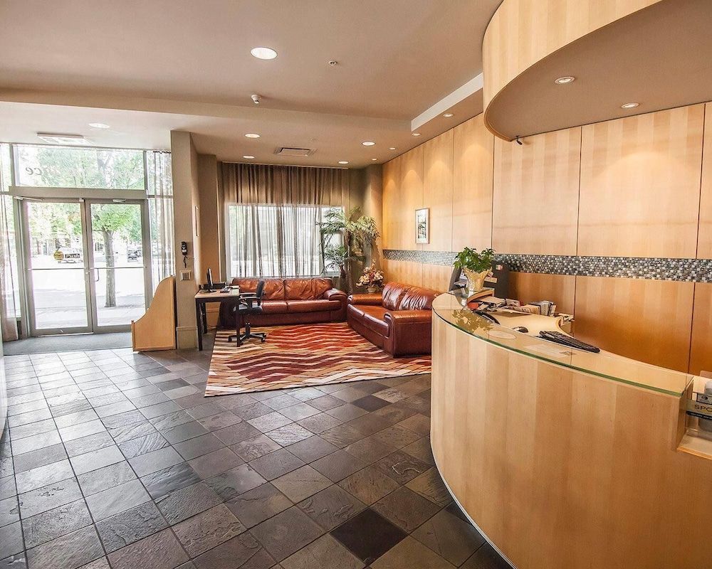 Comfort Hotel Vancouver Airport 3