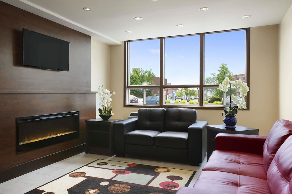 Days Inn & Suites by Wyndham North Bay Downtown 2