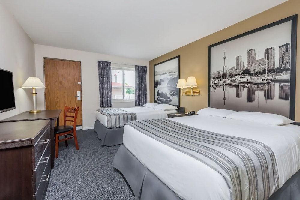 Super 8 by Wyndham Guelph 3