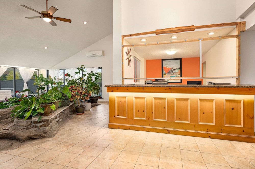 Howard Johnson by Wyndham Gravenhurst 3