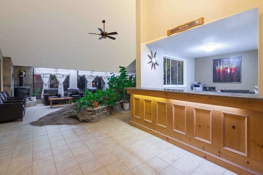 Howard Johnson by Wyndham Gravenhurst 2