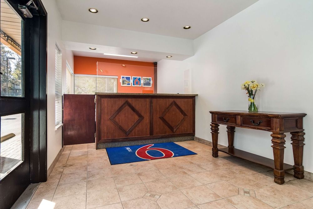 Motel 6 Surrey, BC 2