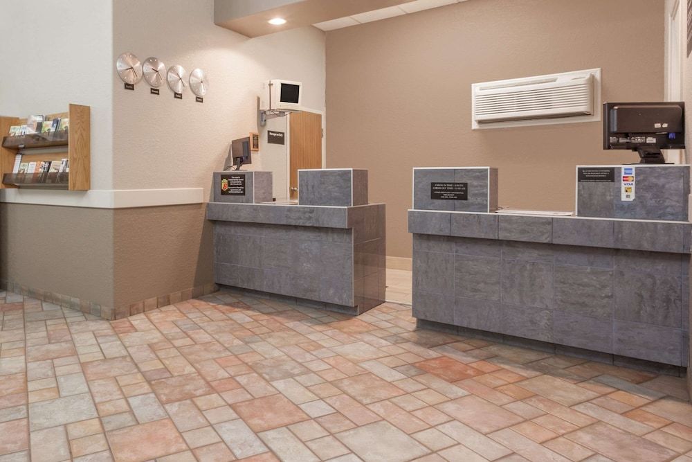 Super 8 by Wyndham Medicine Hat AB 2