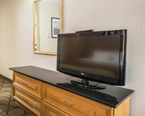 Clarion Pointe 3