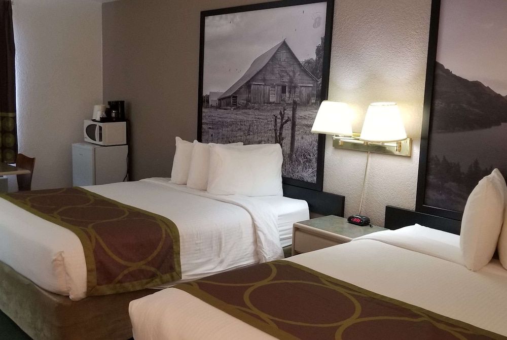 Super 8 by Wyndham Pincher Creek AB