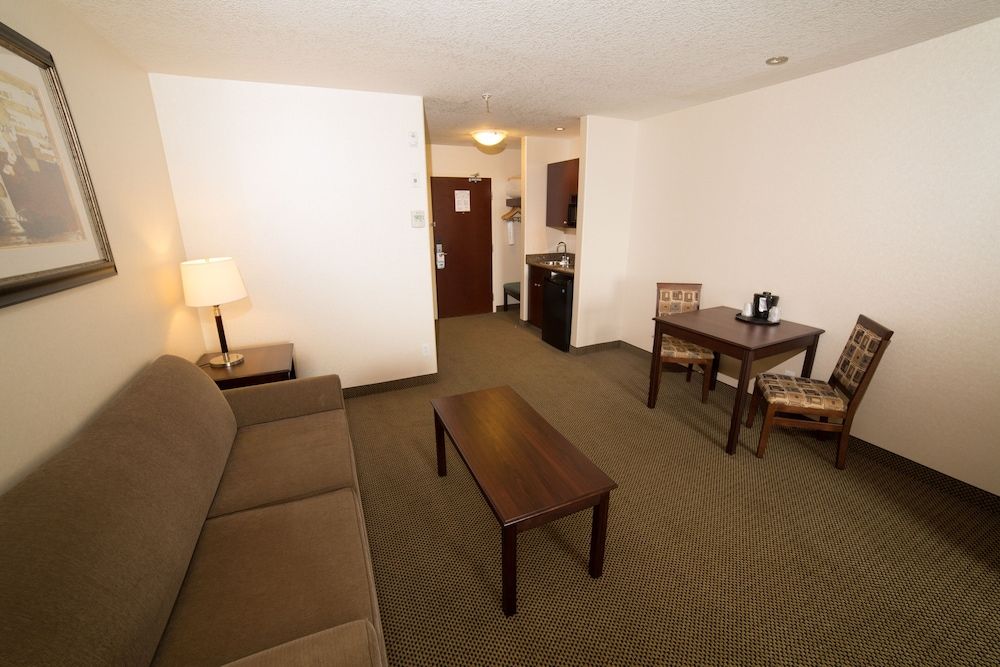 Holiday Inn Express Hotel & Suites WHITECOURT by IHG 3