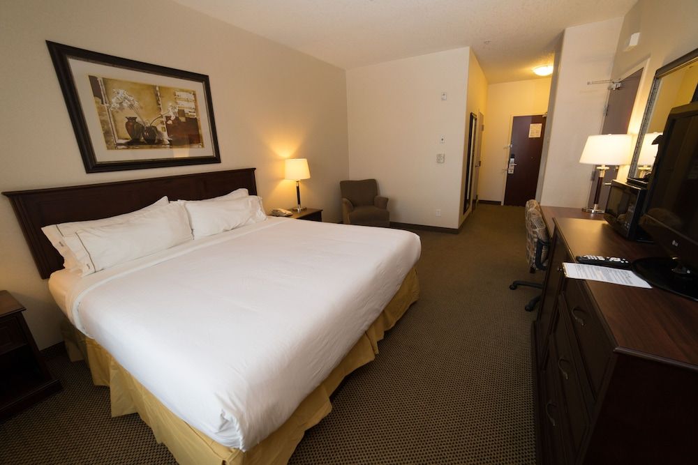 Holiday Inn Express Hotel & Suites WHITECOURT by IHG 2