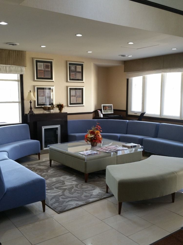 Super 8 by Wyndham Brockville 3