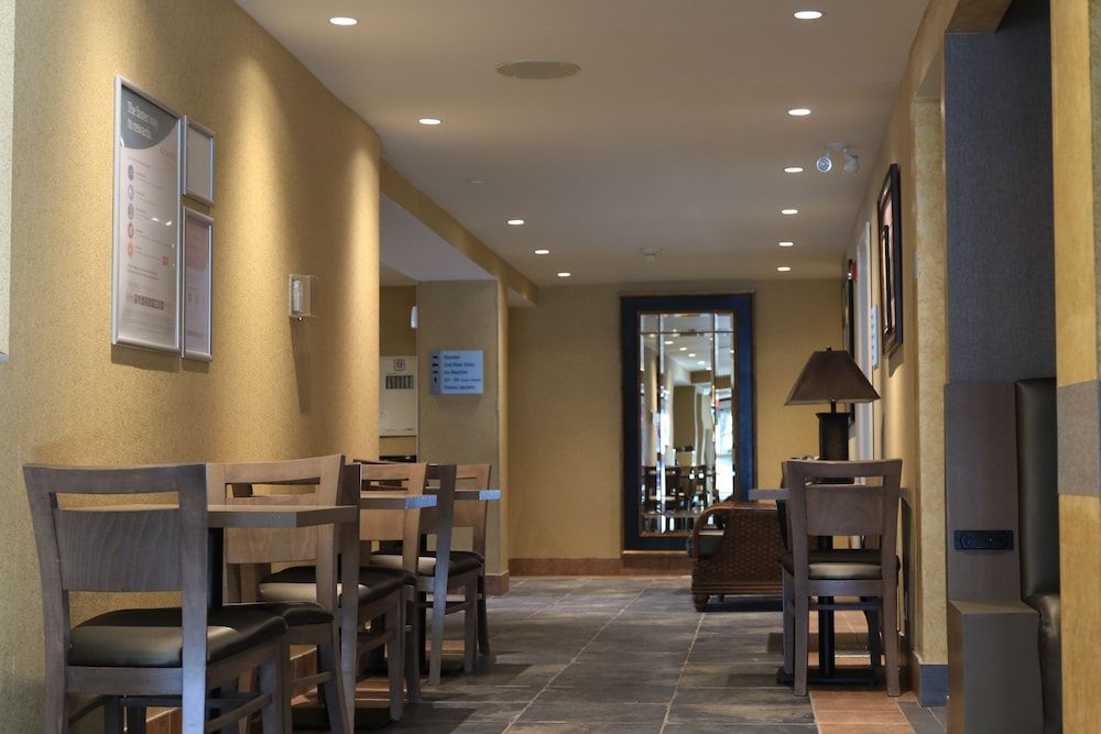 Comfort Inn & Suites 2