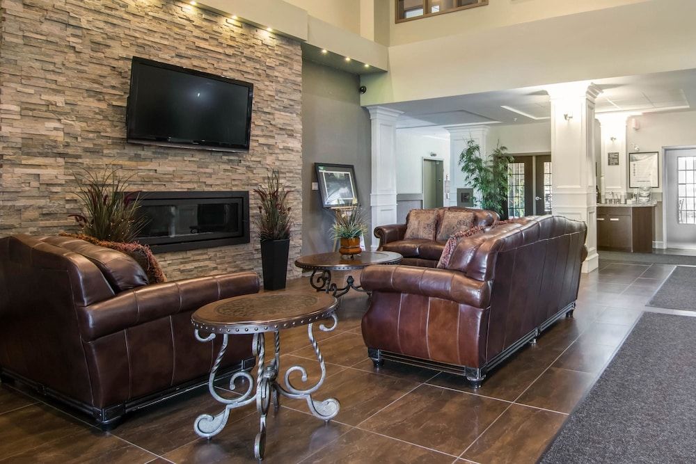 Comfort Inn & Suites 2