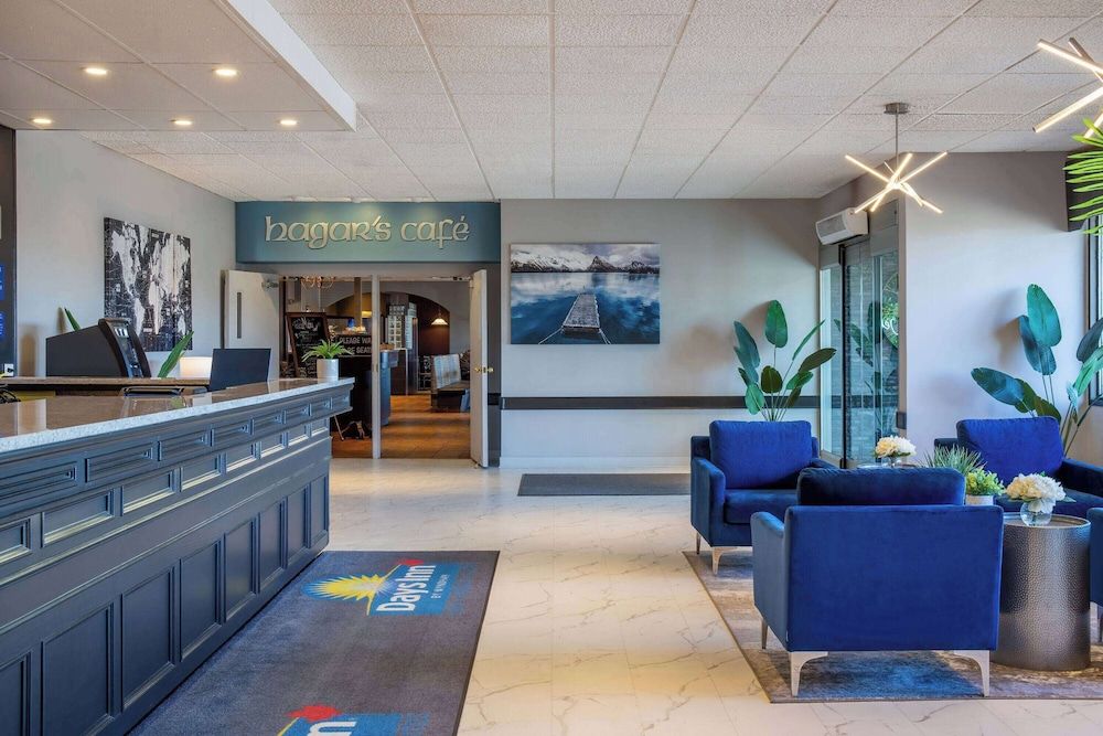 Days Inn & Conference Centre by Wyndham Camrose Norsemen 3