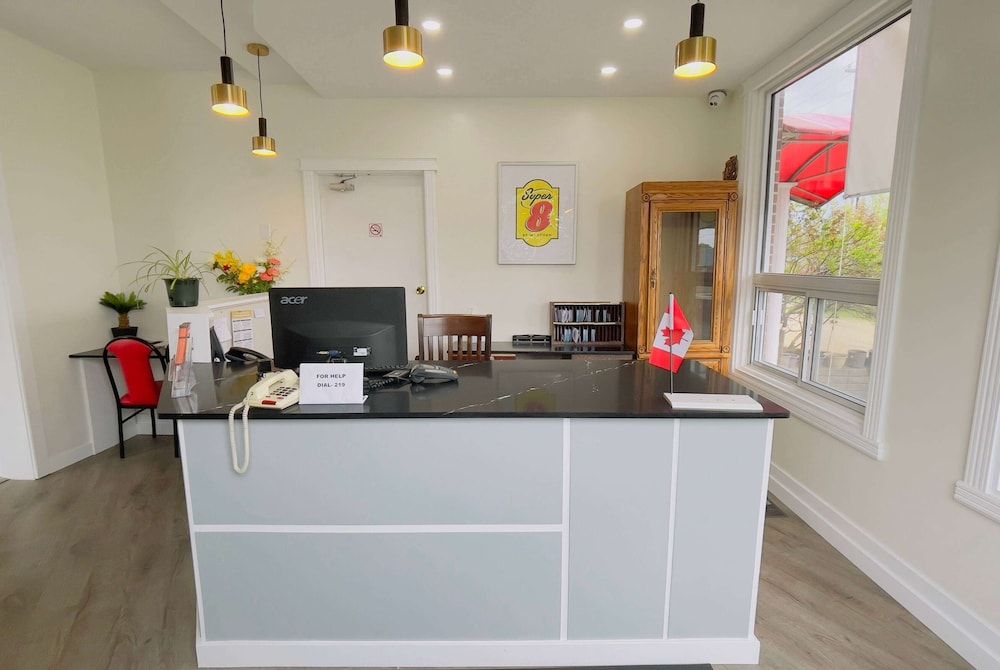 Super 8 by Wyndham Pembroke 3