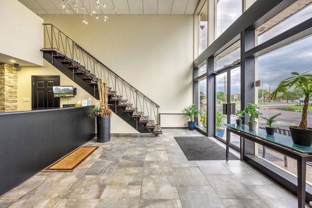 Travelodge by Wyndham Sarnia 2