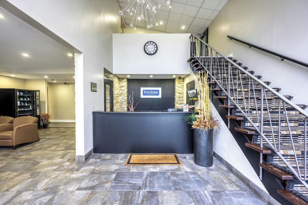 Travelodge by Wyndham Sarnia 3