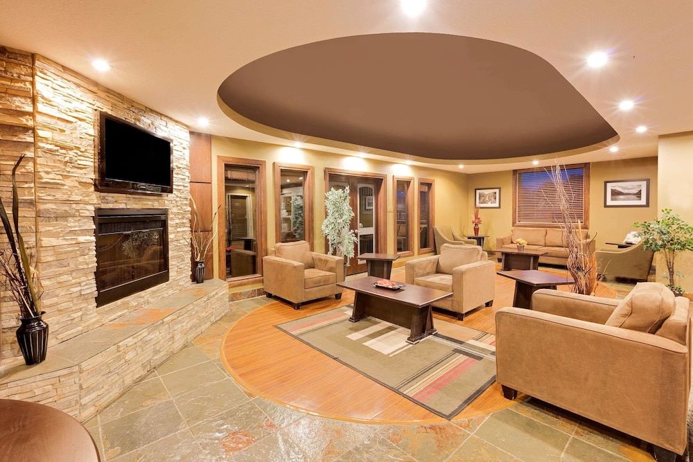 Ramada by Wyndham Cold Lake 3