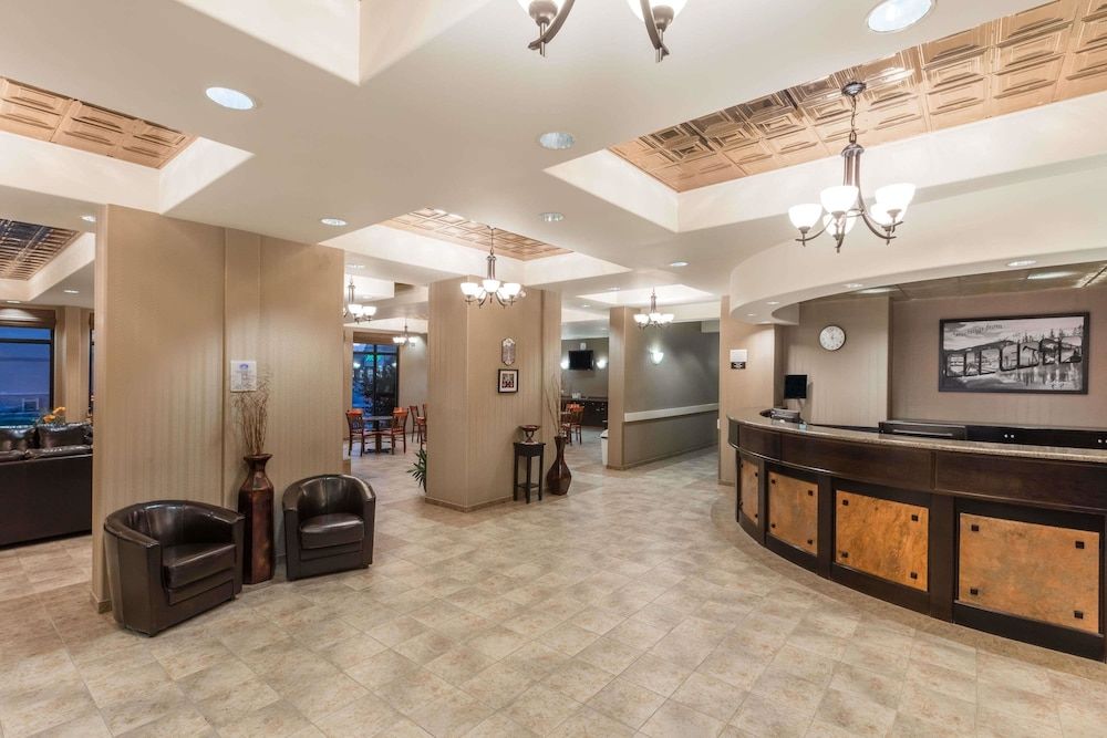 Super 8 by Wyndham Edson 2