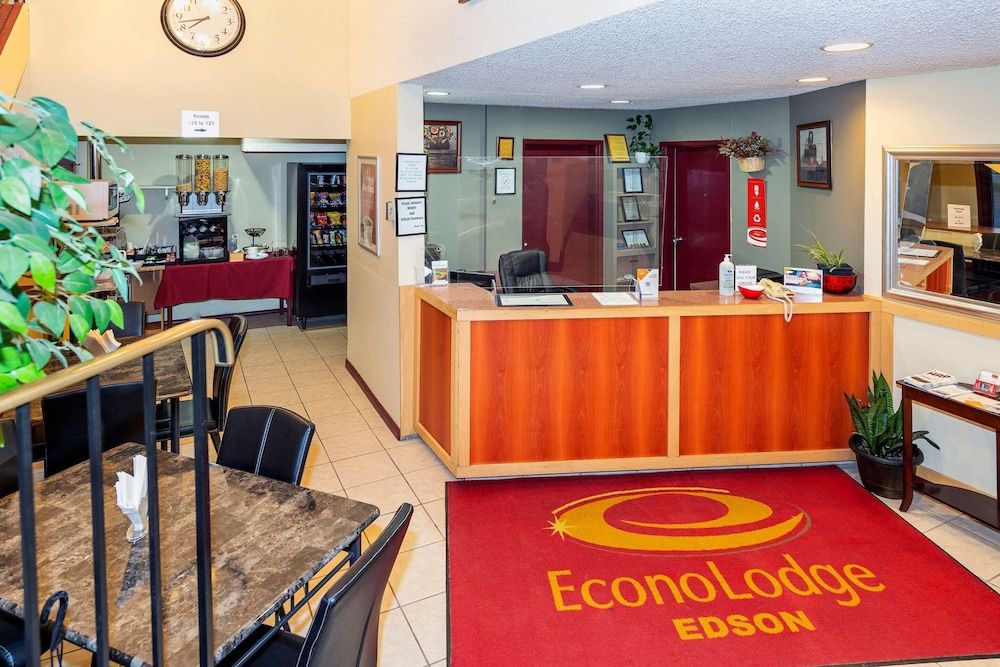 Econo Lodge Edson 2
