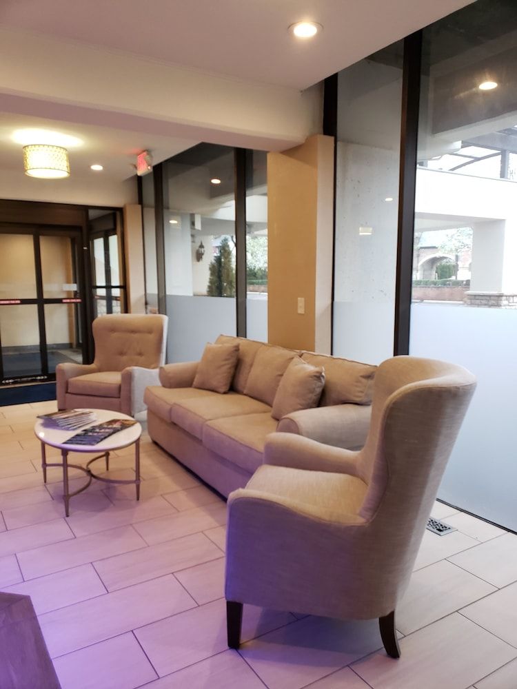 Holiday Inn Express Detroit-Birmingham by IHG 3