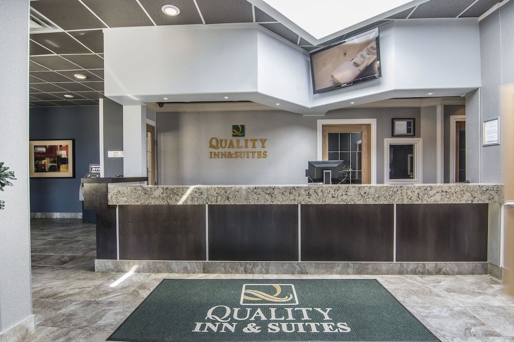 Quality Inn & Suites 2 estrelas em High Level