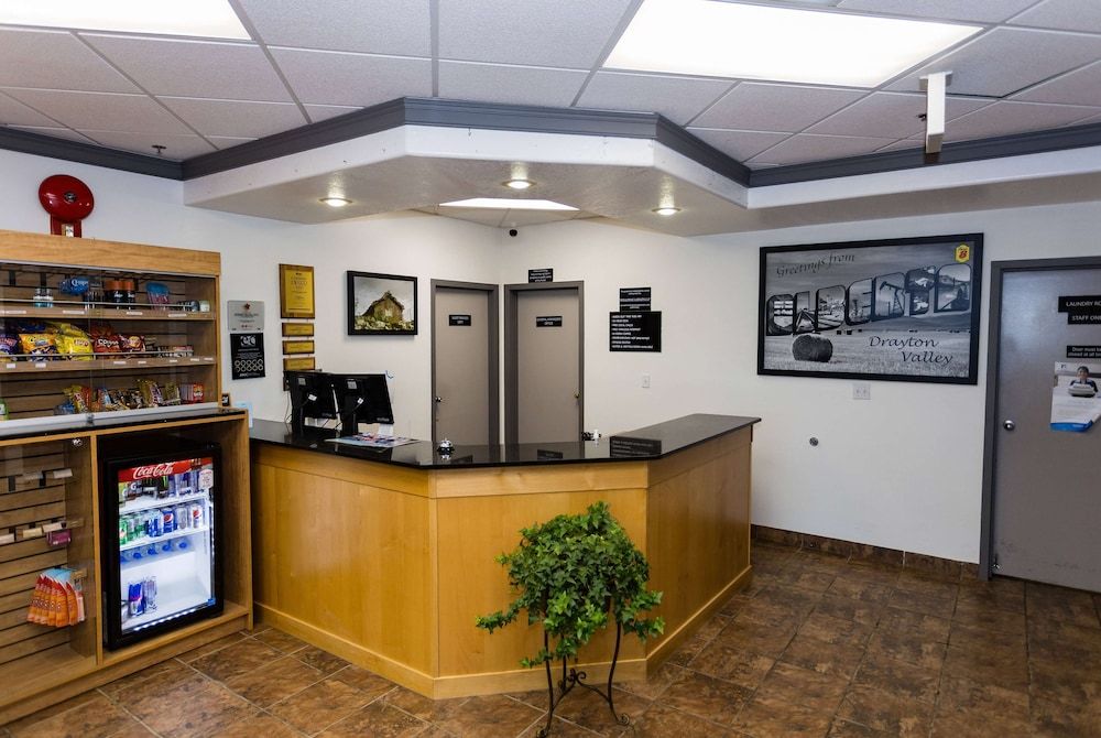 Super 8 by Wyndham Drayton Valley 3