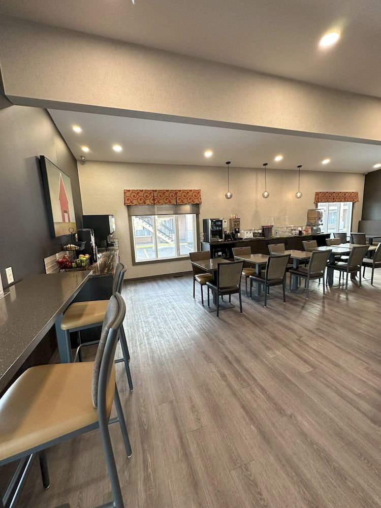 Econo Lodge Lethbridge 3