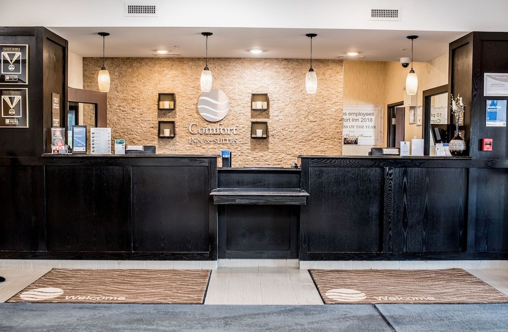 Comfort Inn & Suites 2