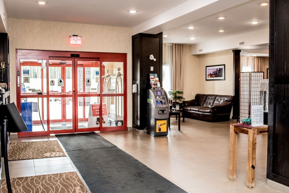 Comfort Inn & Suites 3