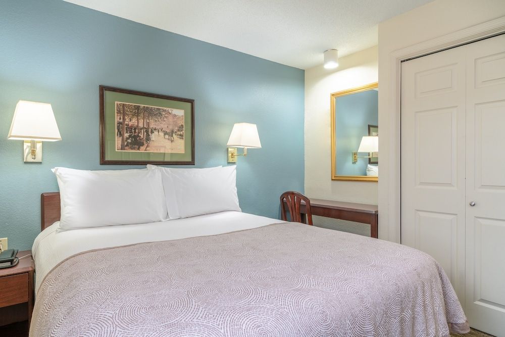 Candlewood Suites Washington-Fairfax by IHG 3