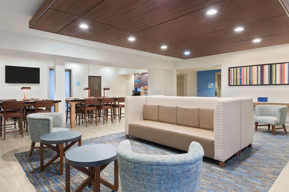 Holiday Inn Express & Suites Columbus Airport East by IHG 2