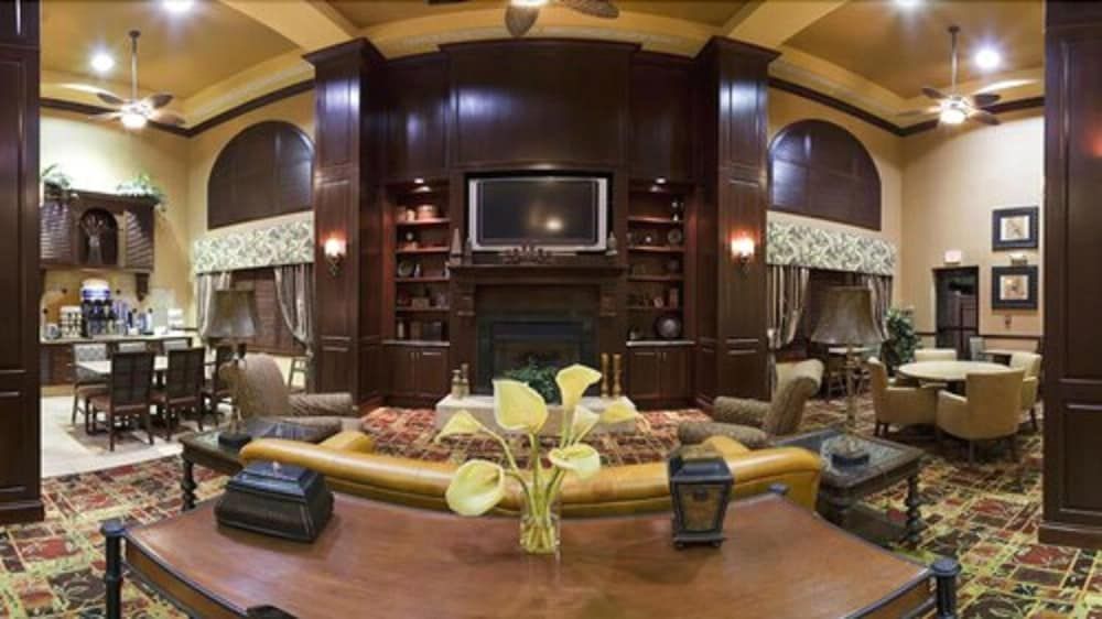 Holiday Inn Express & Suites Bloomington by IHG 3