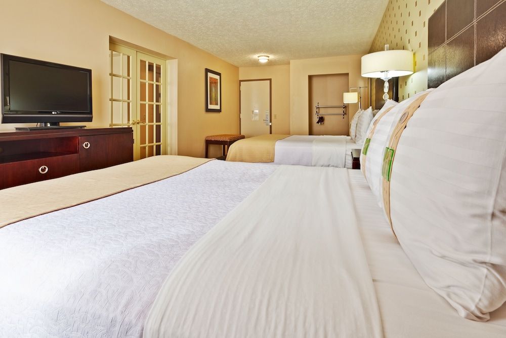 Holiday Inn Bloomington-University Area by IHG 3