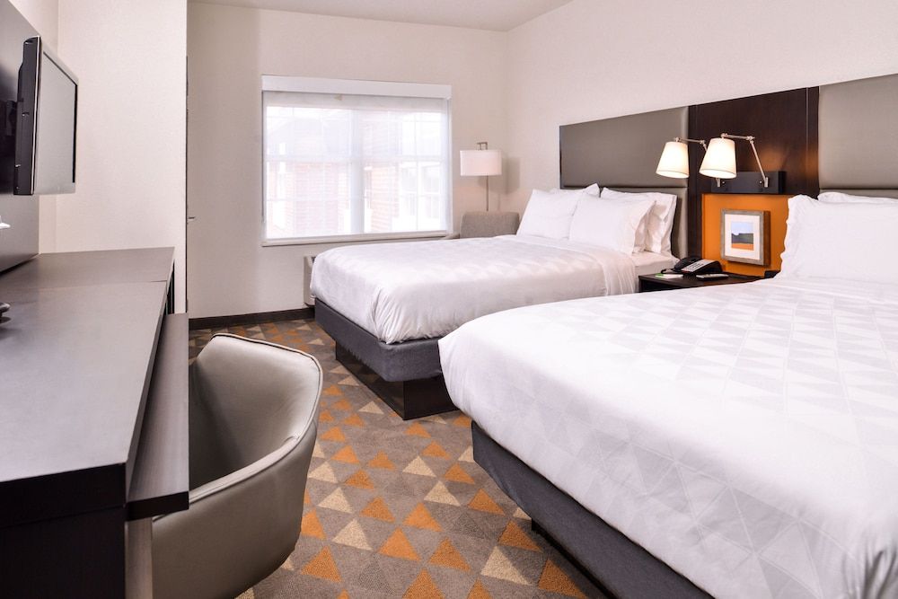 Holiday Inn & Suites Dallas-Addison by IHG 3