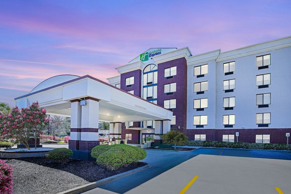 Holiday Inn Express Hotel & Suites Birmingham - Inverness by IHG 2 estrellas en Birmingham