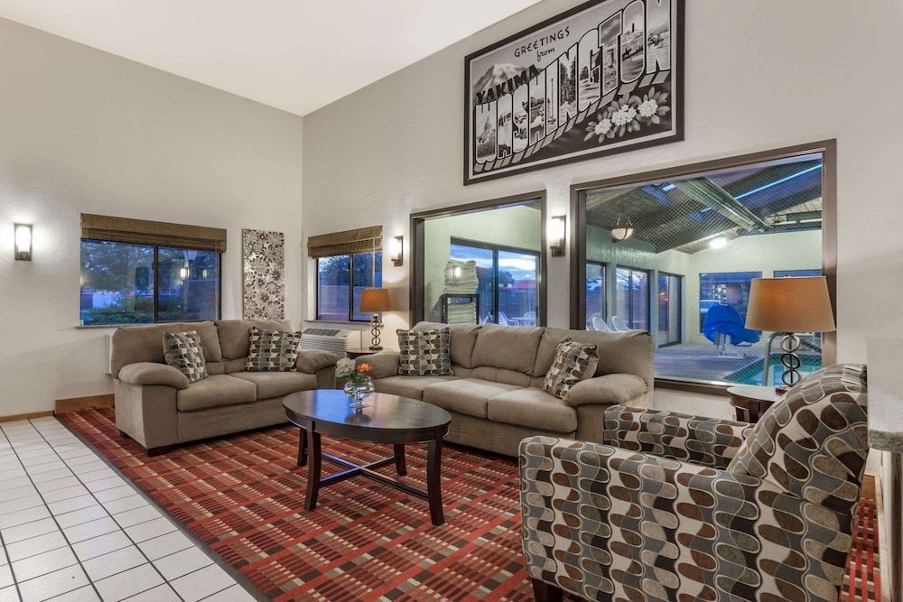 Super 8 by Wyndham Union Gap Yakima Area 2