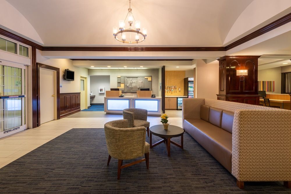 Holiday Inn Express State College at Williamsburg Square by IHG 2