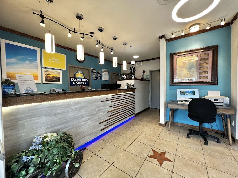 Days Inn by Wyndham Suites Fredericksburg 2