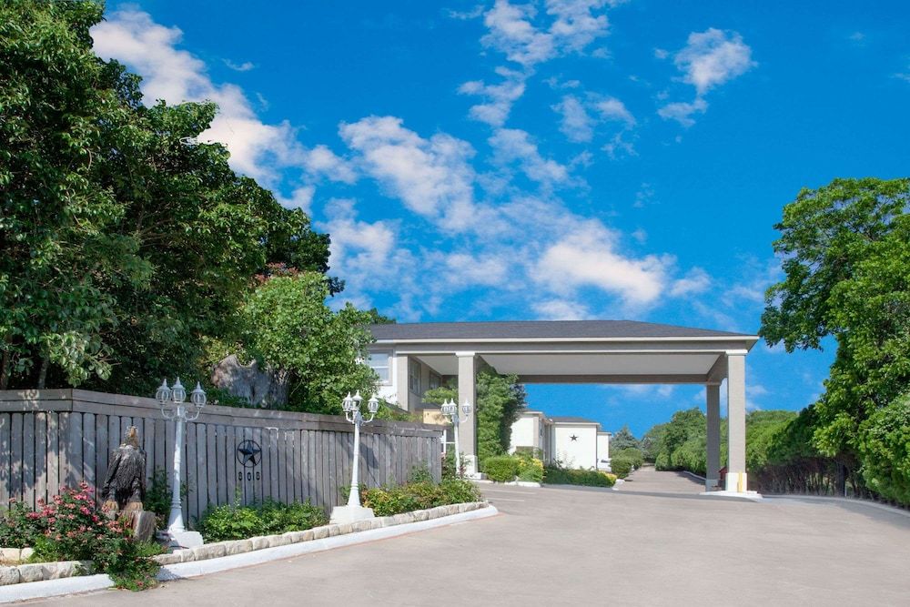 Days Inn by Wyndham Suites Fredericksburg 2 étoiles à Fredericksburg