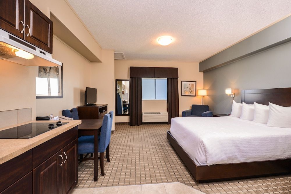 Kindersley All Suites Hotel 3